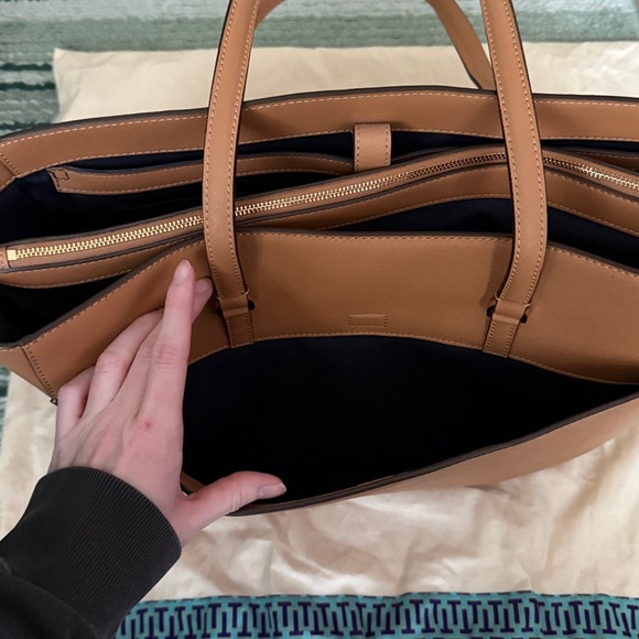 🆕 Tory Burch Robinson tote - Picture 11 of 16